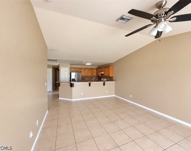 822 Diplomat Parkway E - Photo Thumbnail 4