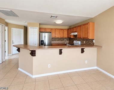 822 Diplomat Parkway E - Photo Thumbnail 2