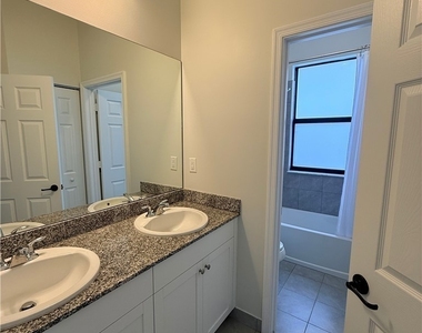 5489 Soria Avenue - Photo Thumbnail 23