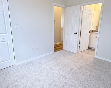 5489 Soria Avenue - Photo Thumbnail 16