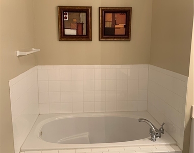 8133 Chancel Court - Photo Thumbnail 12