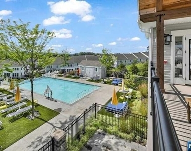 81 Sequoia - Photo Thumbnail 28