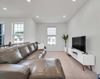 81 Sequoia - Photo Thumbnail 9