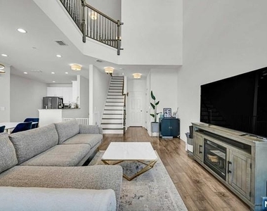 81 Sequoia - Photo Thumbnail 4