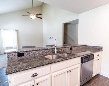 300 Seamarge Lane - Photo Thumbnail 5