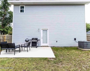 300 Seamarge Lane - Photo Thumbnail 11