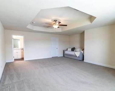 300 Seamarge Lane - Photo Thumbnail 8