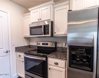 300 Seamarge Lane - Photo Thumbnail 7