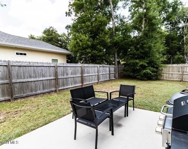 300 Seamarge Lane - Photo Thumbnail 10