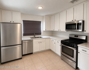 349 W Exeter Street W - Photo Thumbnail 3