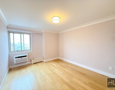 West 93 Street - Photo Thumbnail 8