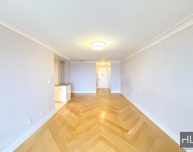 West 93 Street - Photo Thumbnail 4