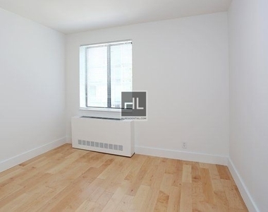West 53 Street - Photo Thumbnail 2