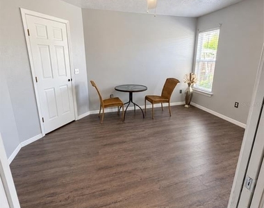 440 Berwick Circle - Photo Thumbnail 6