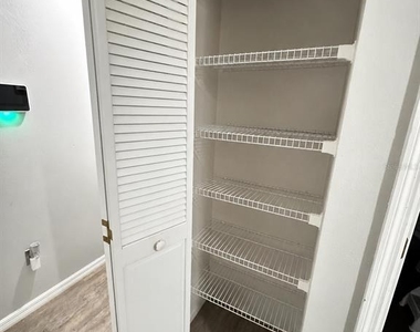 440 Berwick Circle - Photo Thumbnail 6
