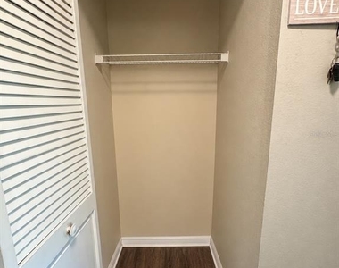 440 Berwick Circle - Photo Thumbnail 9