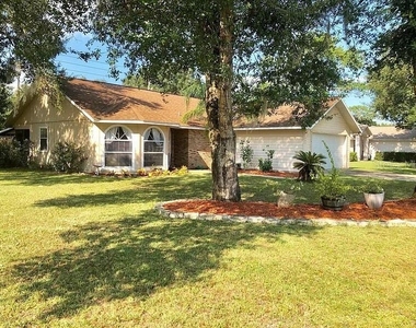 440 Berwick Circle - Photo Thumbnail 1