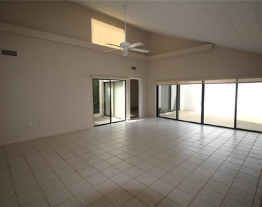 390 S Woodlands Drive - Photo Thumbnail 6