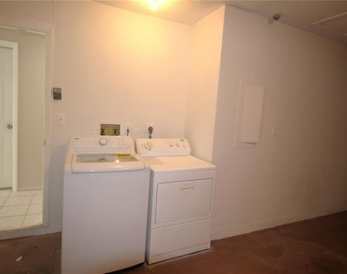 390 S Woodlands Drive - Photo Thumbnail 40