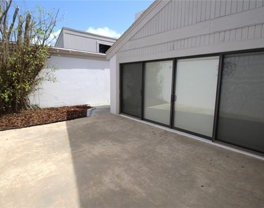 390 S Woodlands Drive - Photo Thumbnail 5