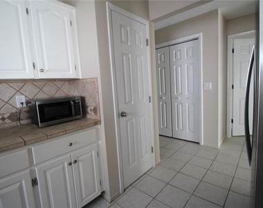 390 S Woodlands Drive - Photo Thumbnail 18