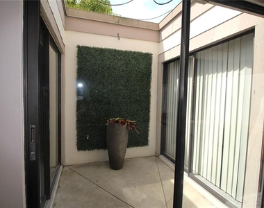 390 S Woodlands Drive - Photo Thumbnail 12