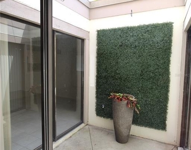390 S Woodlands Drive - Photo Thumbnail 11