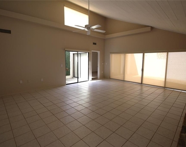 390 S Woodlands Drive - Photo Thumbnail 10
