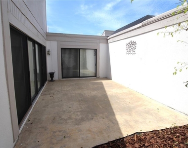 390 S Woodlands Drive - Photo Thumbnail 4