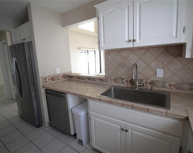 390 S Woodlands Drive - Photo Thumbnail 17