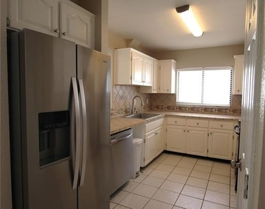 390 S Woodlands Drive - Photo Thumbnail 15