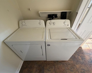 916 W Orient Street - Photo Thumbnail 20