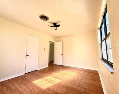 916 W Orient Street - Photo Thumbnail 9