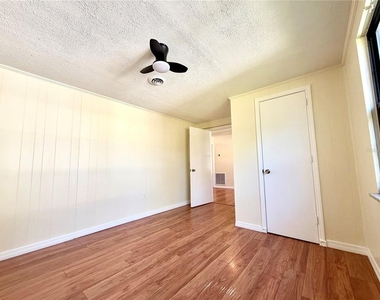 916 W Orient Street - Photo Thumbnail 16