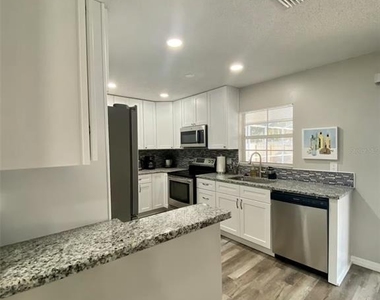 8024 Candlewoode Drive - Photo Thumbnail 31