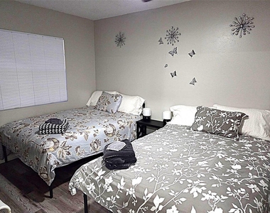 8024 Candlewoode Drive - Photo Thumbnail 17