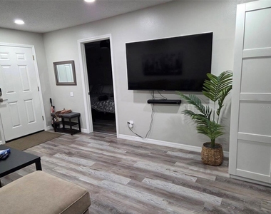 8024 Candlewoode Drive - Photo Thumbnail 4