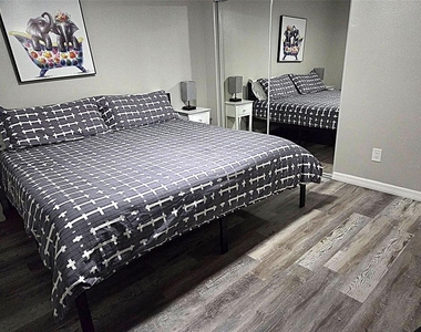 8024 Candlewoode Drive - Photo Thumbnail 7