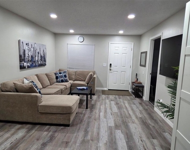 8024 Candlewoode Drive - Photo Thumbnail 3