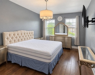 30039 Mossbank Drive - Photo Thumbnail 9