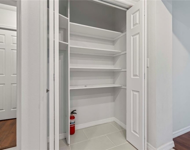 353 Shirley Avenue - Photo Thumbnail 7