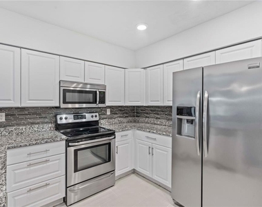 353 Shirley Avenue - Photo Thumbnail 10