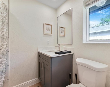 1114 La Salle Street - Photo Thumbnail 38