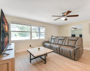 1114 La Salle Street - Photo Thumbnail 6