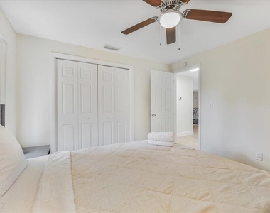1114 La Salle Street - Photo Thumbnail 15