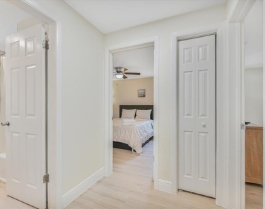 1114 La Salle Street - Photo Thumbnail 8