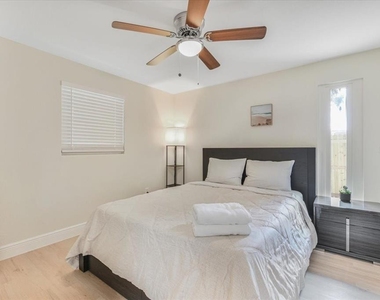 1114 La Salle Street - Photo Thumbnail 14