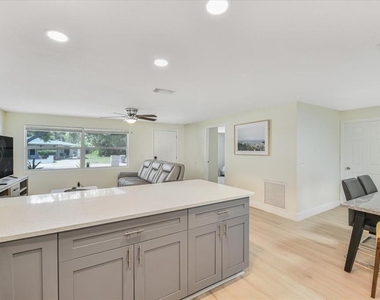 1114 La Salle Street - Photo Thumbnail 25