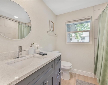 1114 La Salle Street - Photo Thumbnail 17