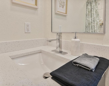 1114 La Salle Street - Photo Thumbnail 40